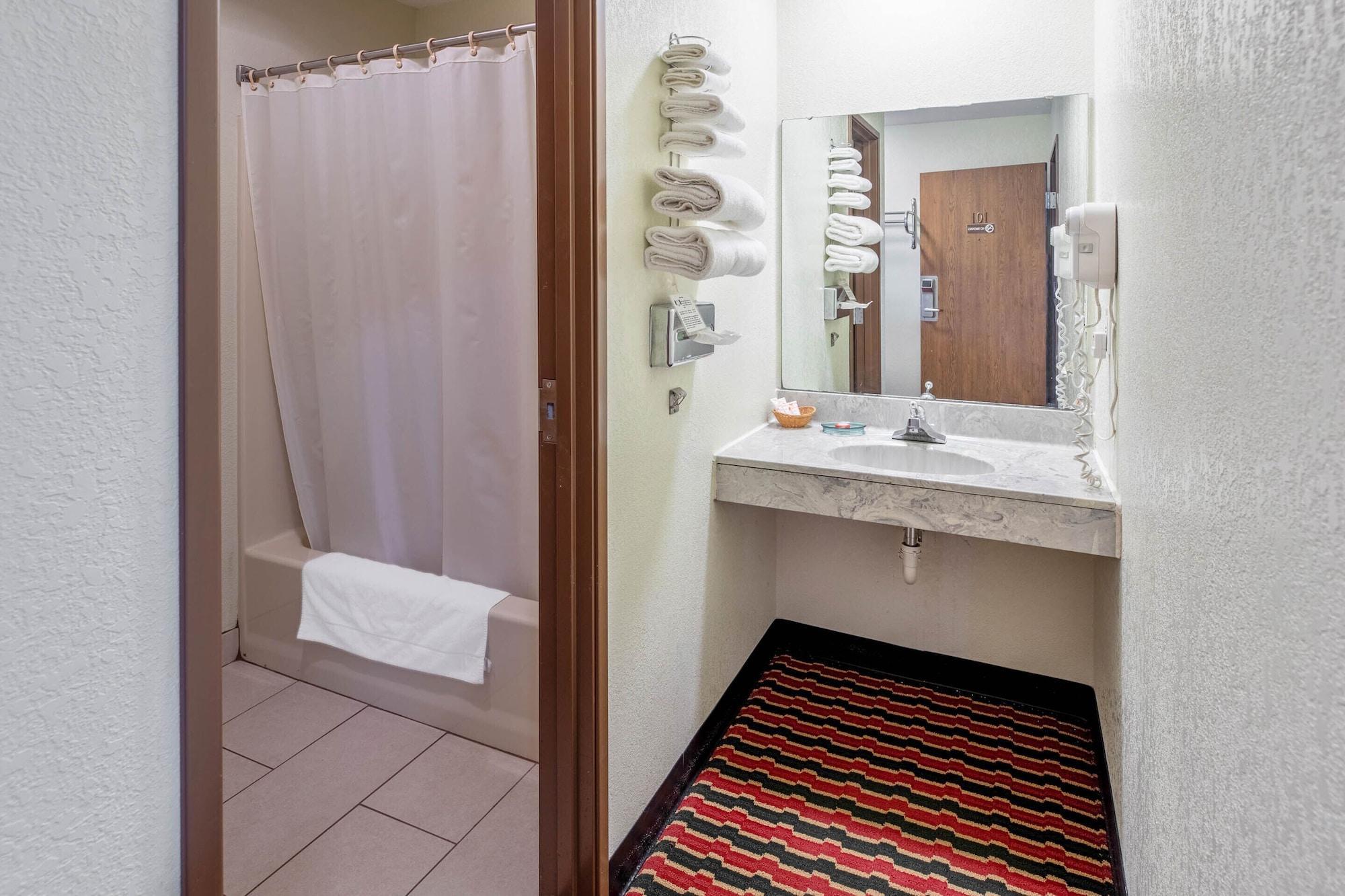 Oyo Hotel Chesaning Route 52 & Hwy 57 Esterno foto