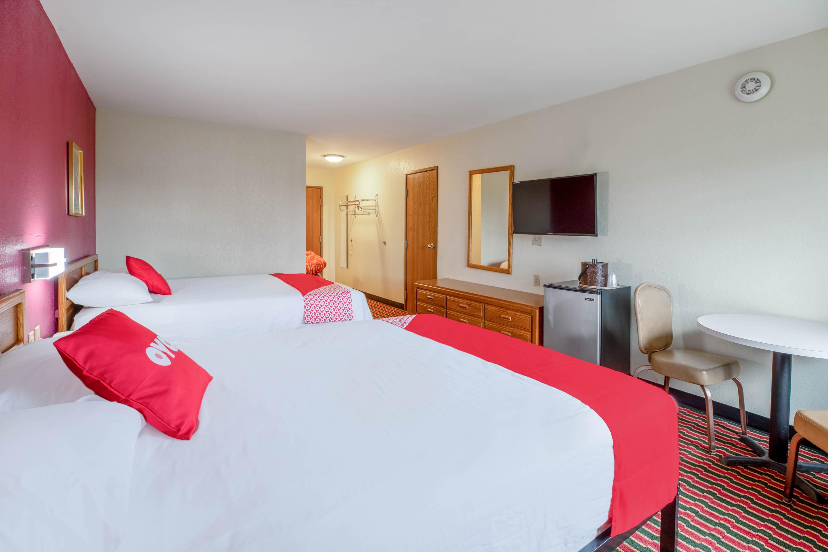 Oyo Hotel Chesaning Route 52 & Hwy 57 Esterno foto