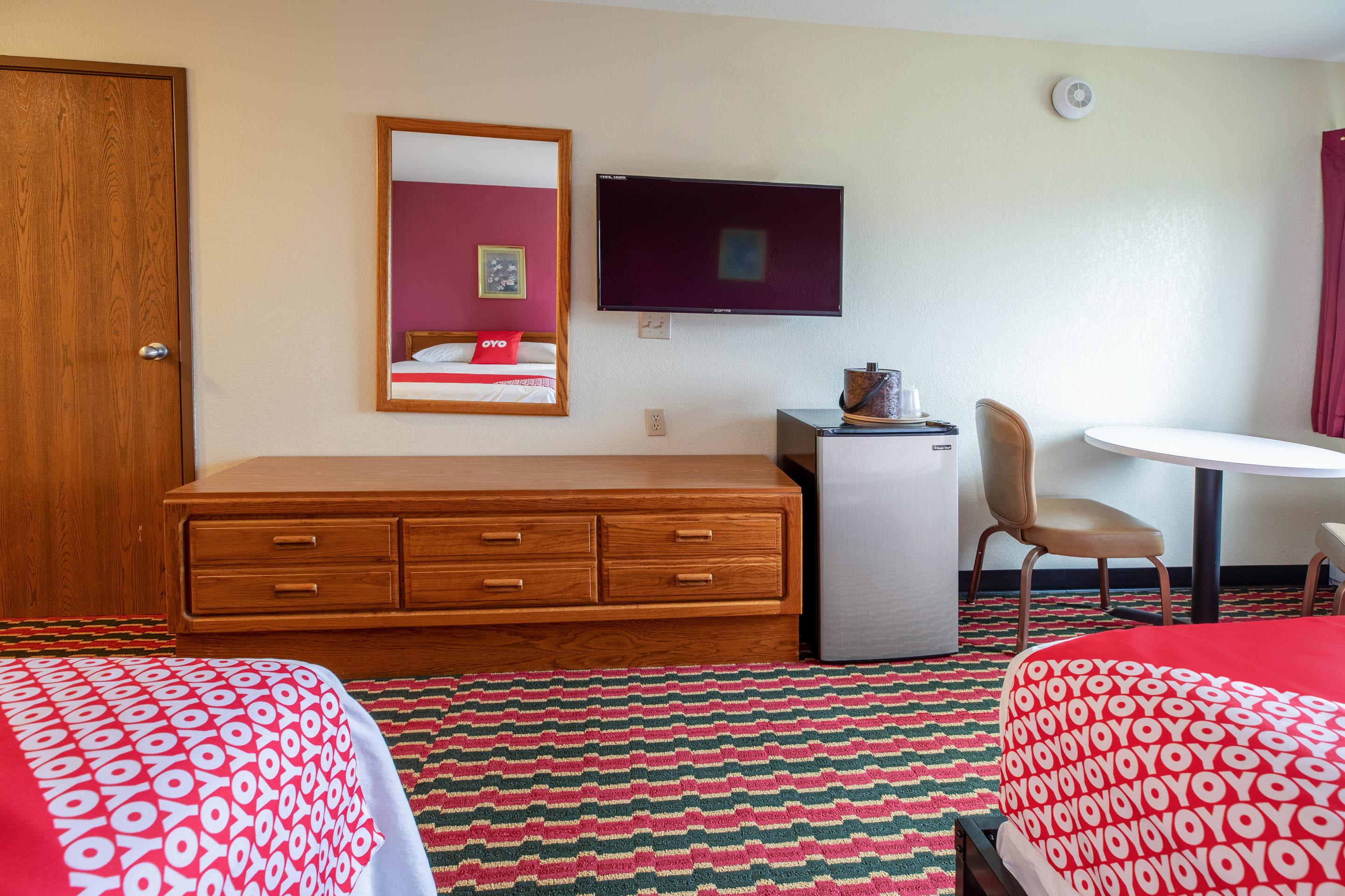 Oyo Hotel Chesaning Route 52 & Hwy 57 Esterno foto