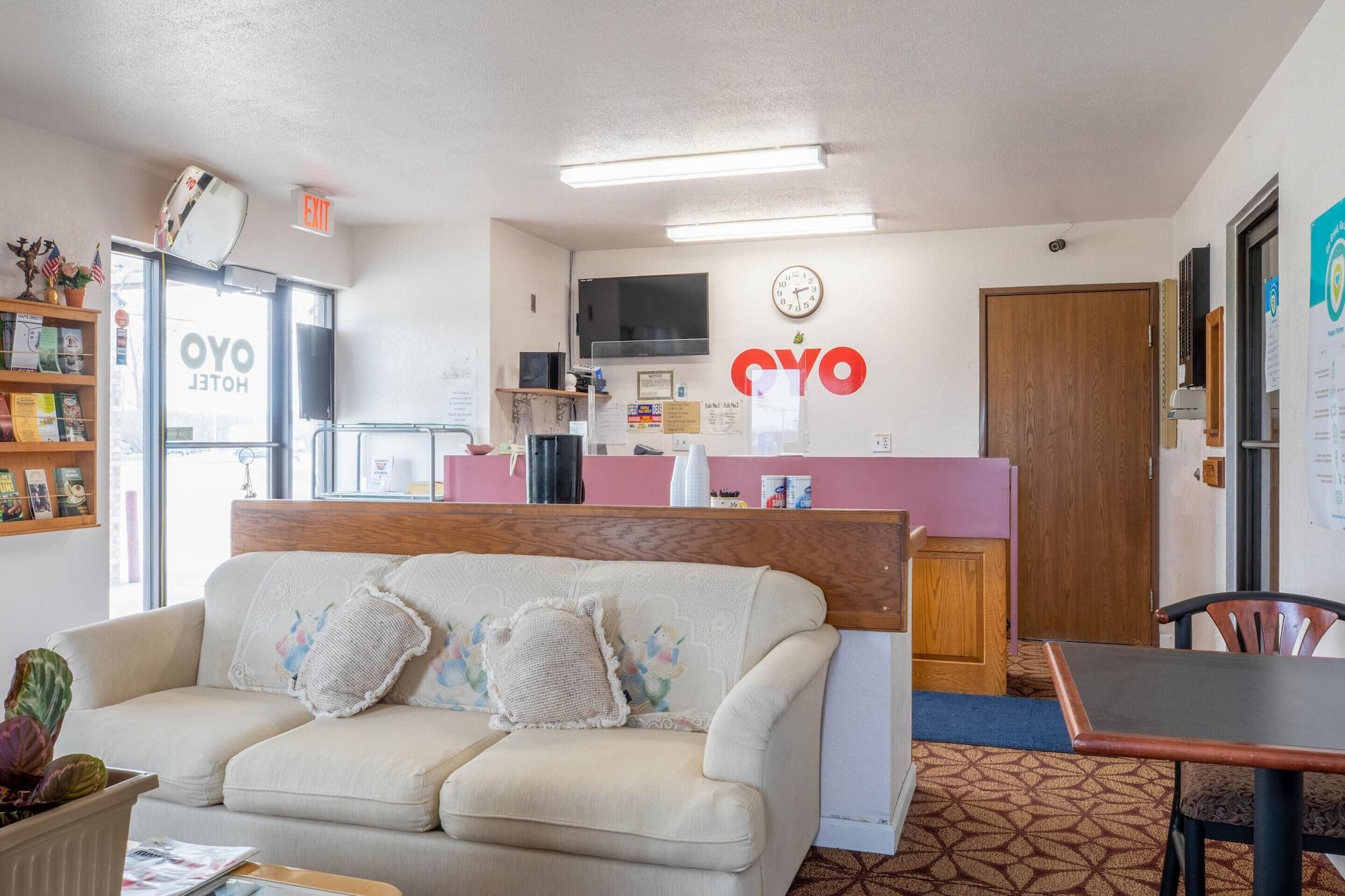 Oyo Hotel Chesaning Route 52 & Hwy 57 Esterno foto