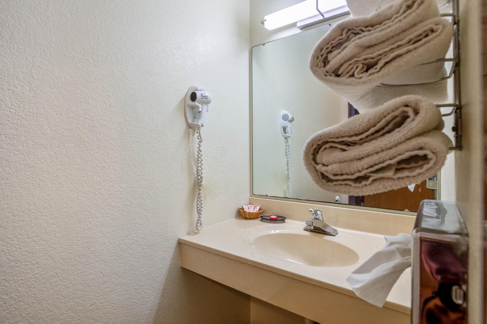 Oyo Hotel Chesaning Route 52 & Hwy 57 Esterno foto