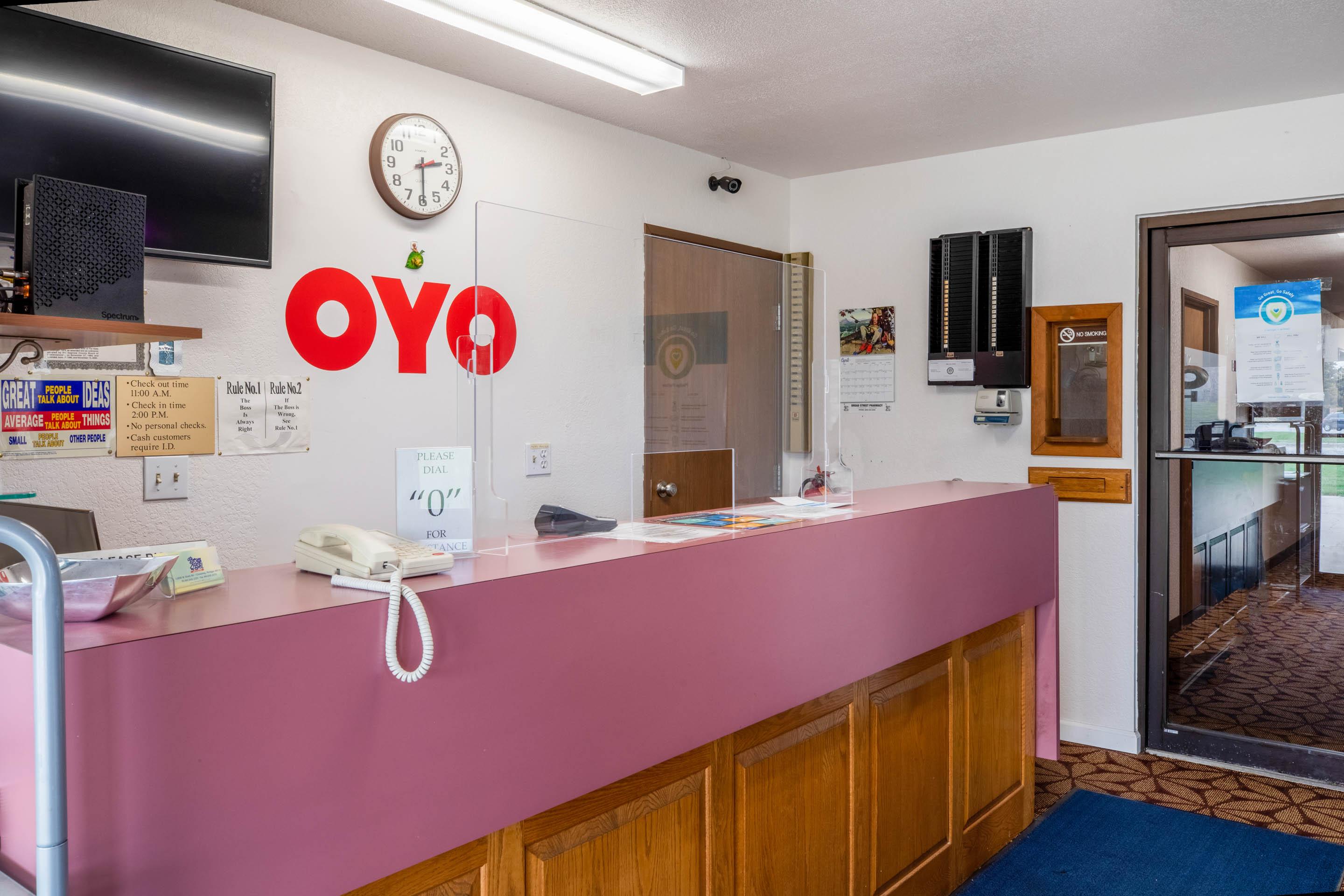 Oyo Hotel Chesaning Route 52 & Hwy 57 Esterno foto